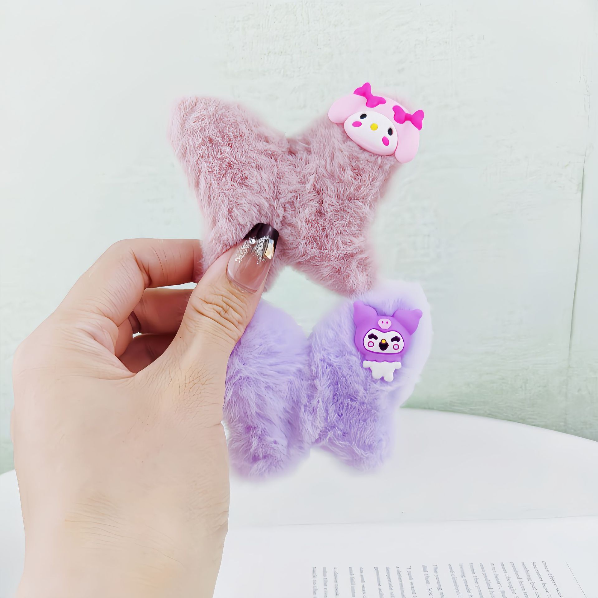 Autumn and winter children's plush gripper, cute Sanrio hair gripper for babies, little girl's back of the head updo gripper Application Scenario