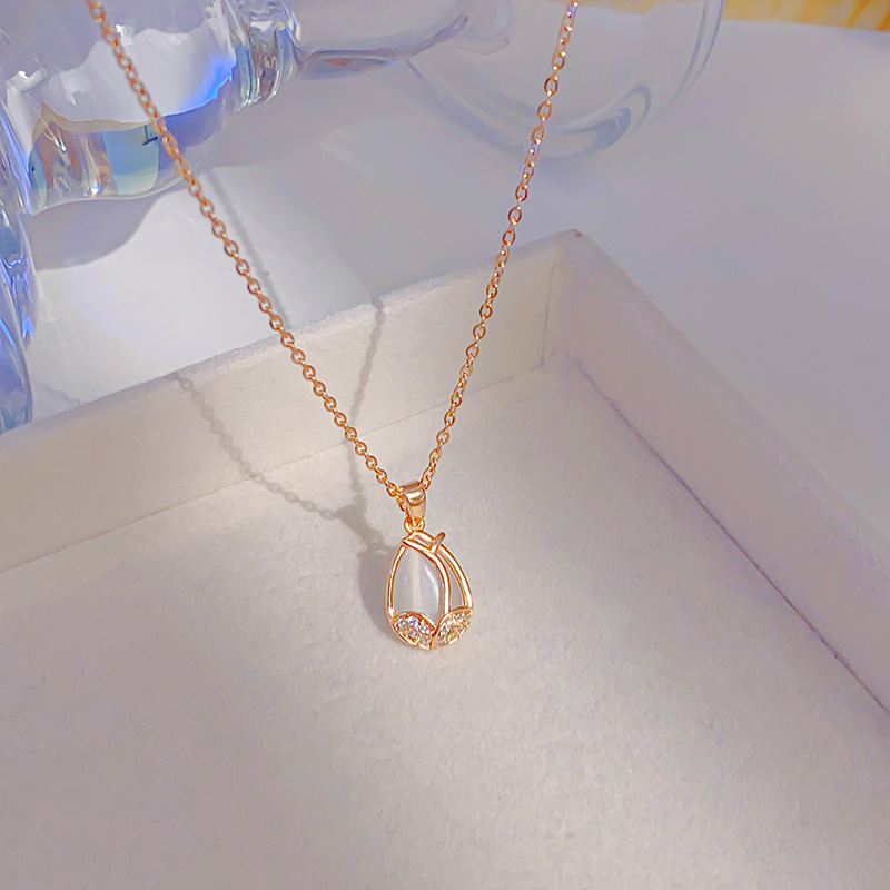 Cat's eye stone tulip titanium steel necklace, women's fashion light luxury inlaid zircon pendant, Internet celebrity bestseller collarbone chain accessory Specification drawing