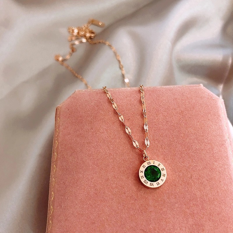 Rose gold green diamond Roman numeral titanium steel necklace, trendy and individualistic collarbone chain, Korean versatile and stylish Internet celebrity necklace full figure