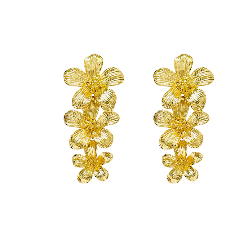 Wholesale of long, luxurious and high-end female metal style earrings with floral geometric tassels and stud earrings from Europe and America Item Picture