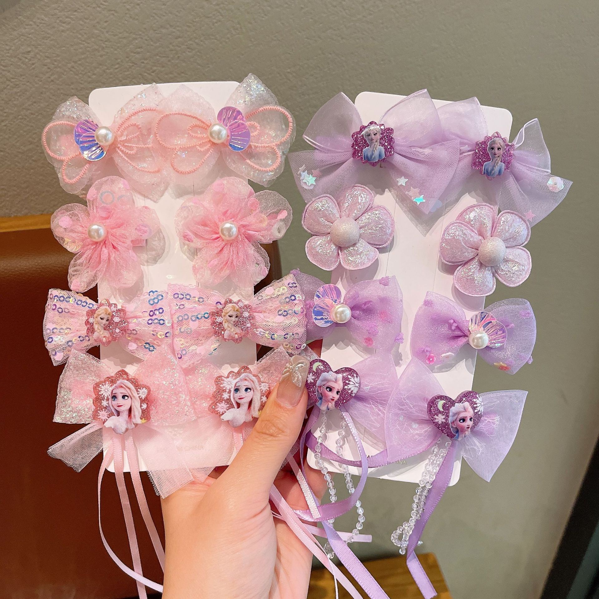 Children's cartoon hair clips, Elsa Princess bow tassel hair clips, girl's adventure, sweet clips, bangs hair accessories Application Scenario