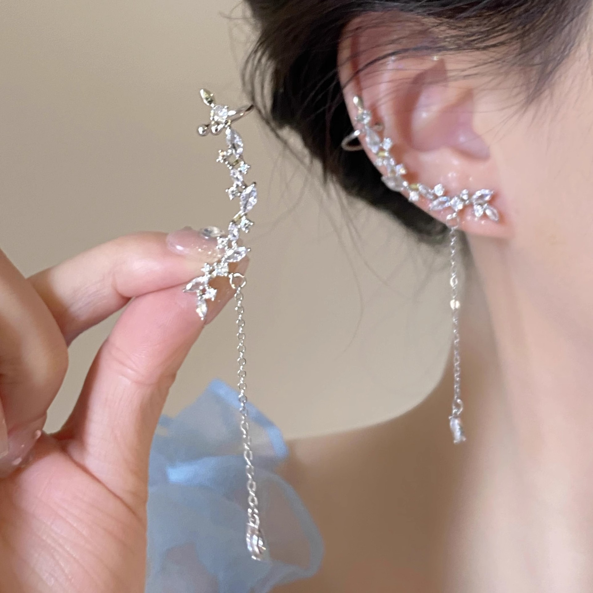 Super dazzling and stylish, fully diamond-encrusted tassels, no ear holes, unique and face-enhancing small and exquisite earrings, ethereal and forest-themed bestsellers full figure