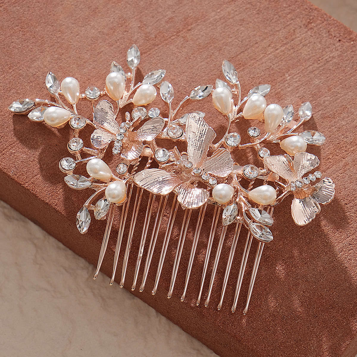 Korean-style elegant alloy butterfly hair combs, pearl and diamond-encrusted hair accessories, bride wedding coils, hair and headwear manufacturer wholesale Application Scenario