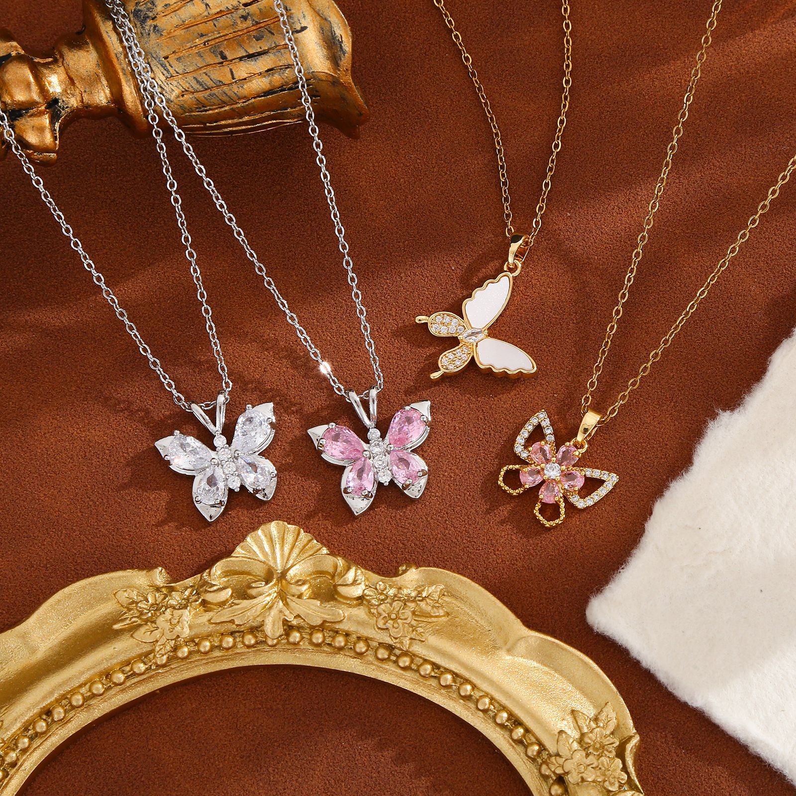 The Korean version Pearl Butterfly series titanium steel necklace exudes a sense of high-end women's sophistication, is a light luxury and versatile collarbone chain, and features a niche design Specification drawing
