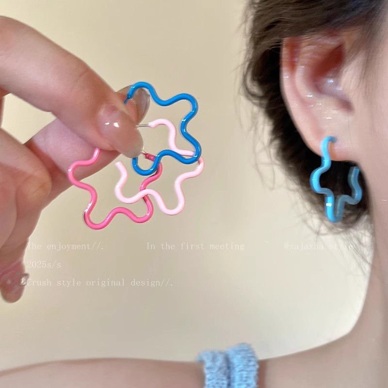 Dopamine cute flower earrings for women, summer seaside, high-end, sweet stud earrings, niche design, exquisite earrings full figure