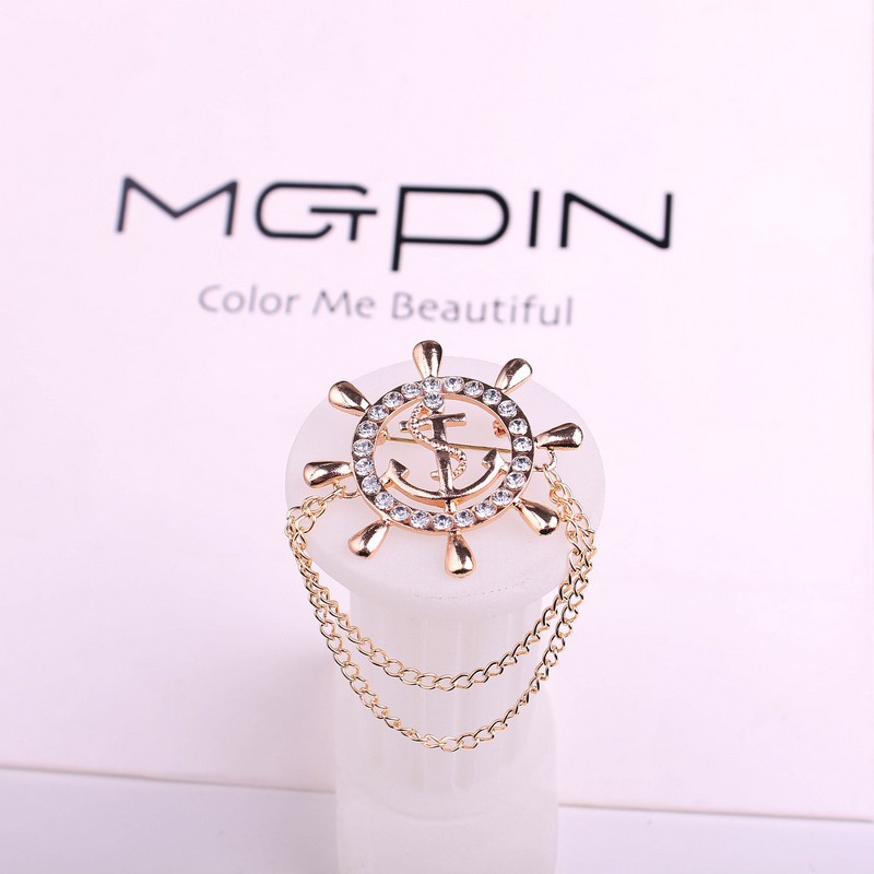 Z67 Korean version water diamond anchor brooch men's suit Navy rudder badge accessory is exquisite and elegant Application Scenario