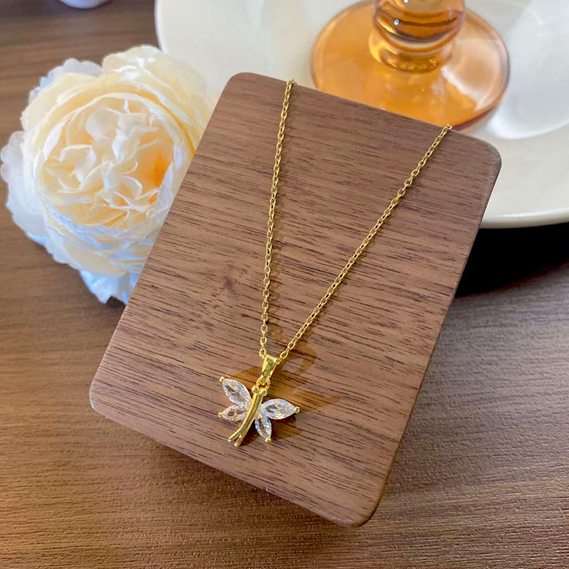 Fashionable, light luxury, full diamond, little swallow pendant, titanium steel necklace, women's light luxury design sense, versatile collarbone chain, Internet celebrity accessory Specification drawing