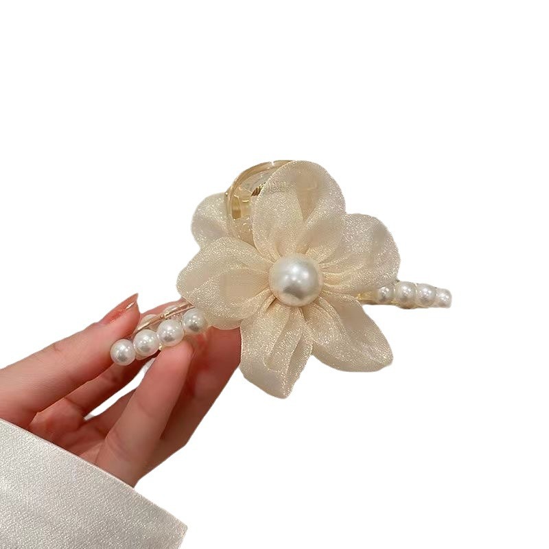 A high-end, sweet and gentle French shark bun hair clip with a Korean-style tulle flower grab on the back of the head Item Picture