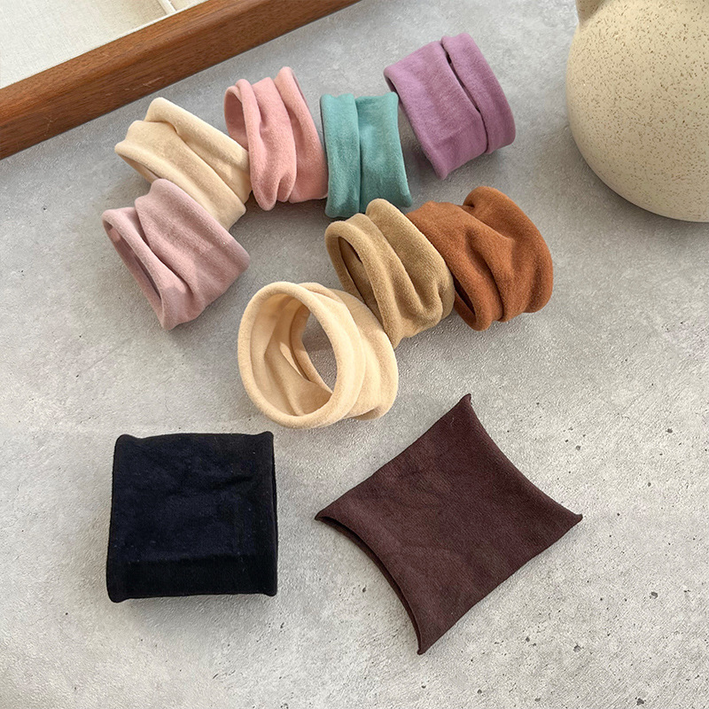 The new Morandi wide and highly elastic hair band in solid color is simple, durable and won't damage hair. It features a ponytail hair tie and a bun hair tie Application Scenario