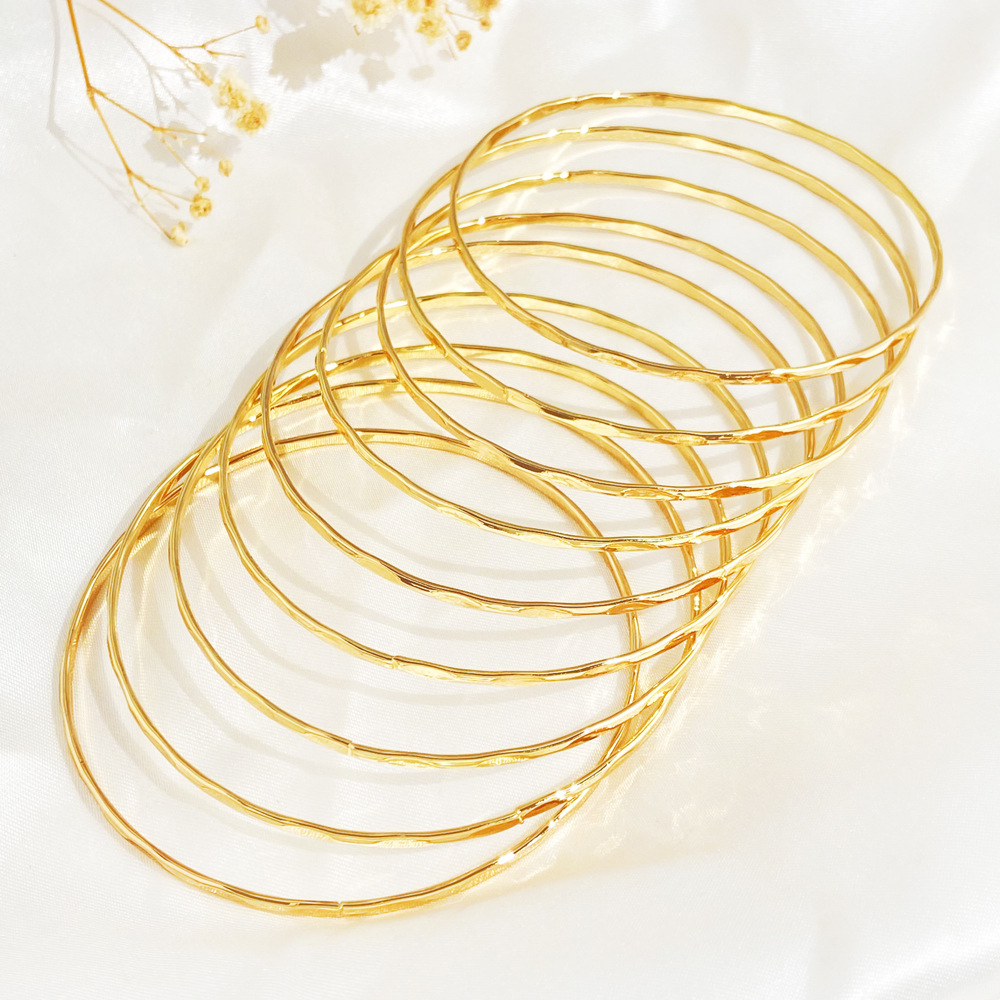 European and American InS-style multi-layer bracelet set, female personality and temperament, alloy geometric layered bracelet set factory wholesale Application Scenario