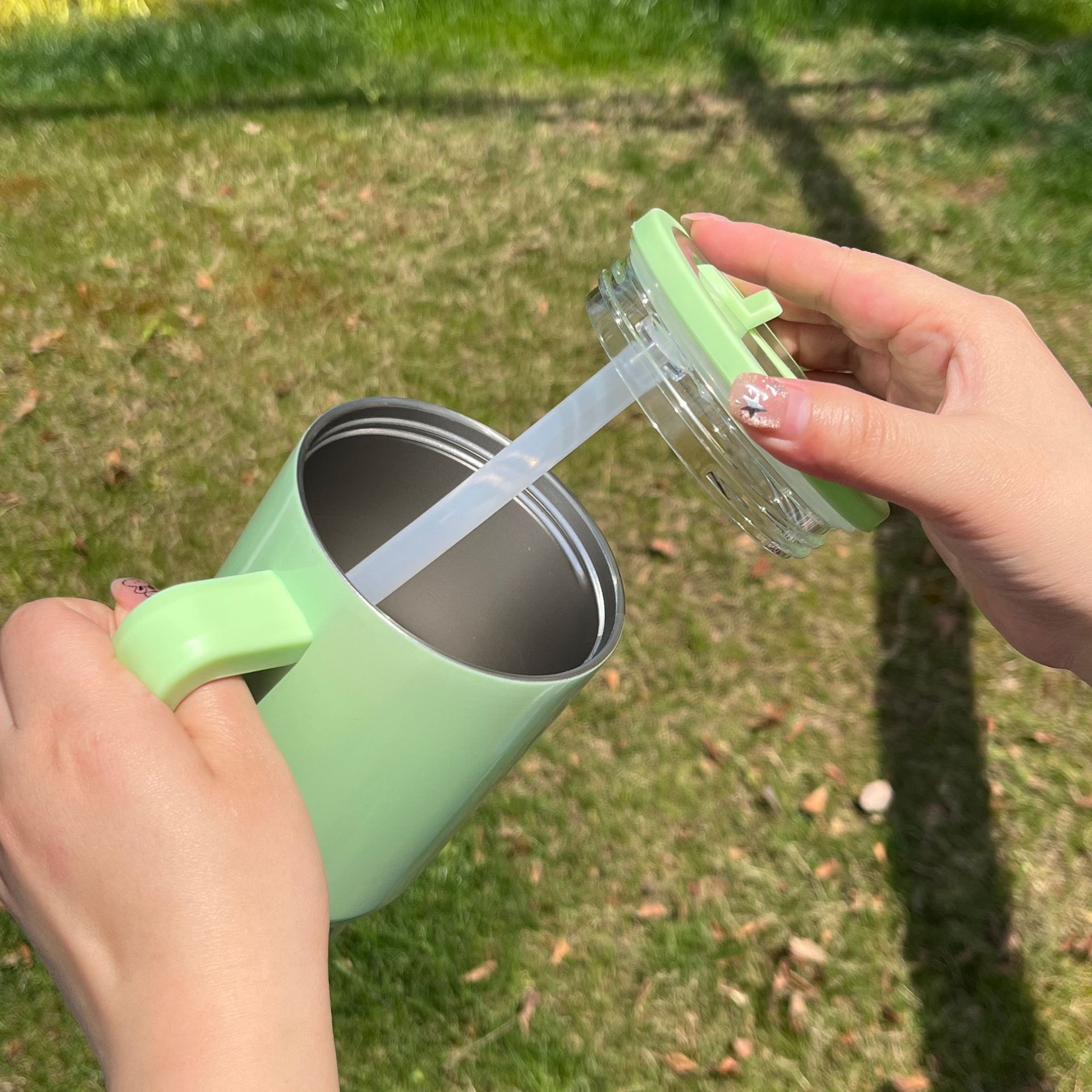 Cross-border 20oz foldable straw ice cup, household double-layer vacuum portable handle cup, outdoor car insulated cup Specification drawing