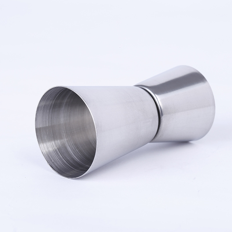304 stainless steel measuring cup, double-headed ounce cup, bar counter cocktail glass manufacturer can print logo, enprint and add logo Application Scenario