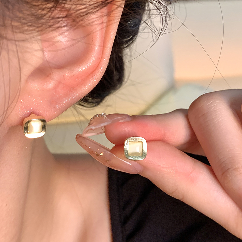 Simple and elegant geometric cat's eye stud earrings, trendy and versatile square earrings for women on Instagram, 925 silver needle earrings details Picture