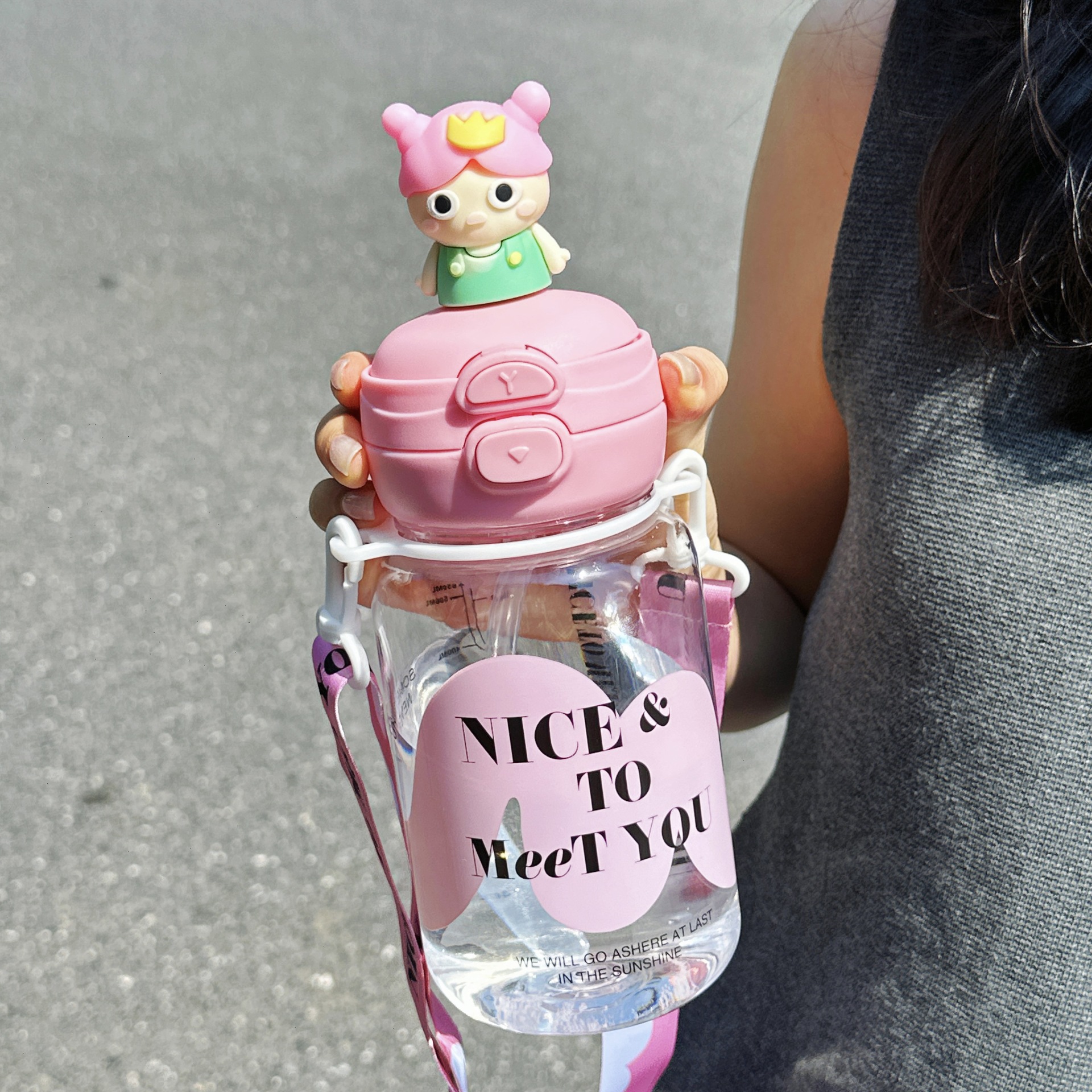 Cute doll double drinking cups, high appearance level for students, children's plastic cups, summer diagonally crossed cartoon straw cups as gifts Application Scenario