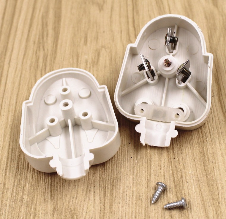 Three-pin plugs, three-pin connections, high-power triangular power supplies, three-hole wire plugs, and three-pole plugs are selling well at street stalls Specification drawing