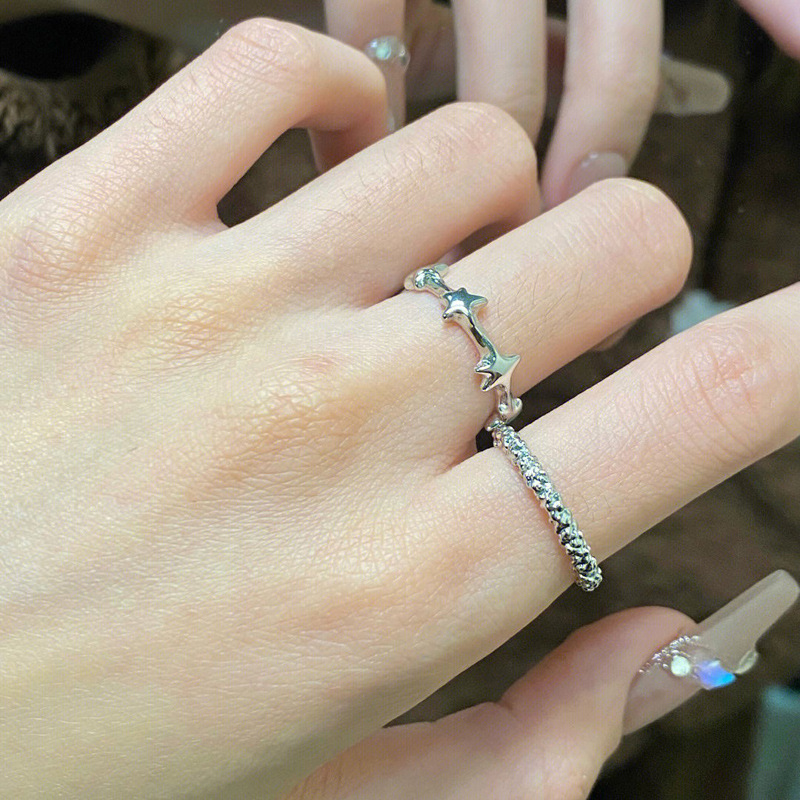 The star ring features a niche design with a simple and fashionable look. The starlight opening index finger ring is fashionable, individual, versatile and exquisite Specification drawing