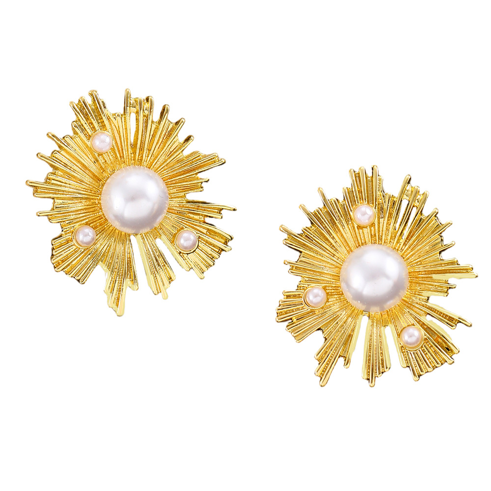 Sunflower pearl stud earrings for women, with a light luxury and high-end feel, unique and exaggerated earrings, and a niche European and American style Item Picture