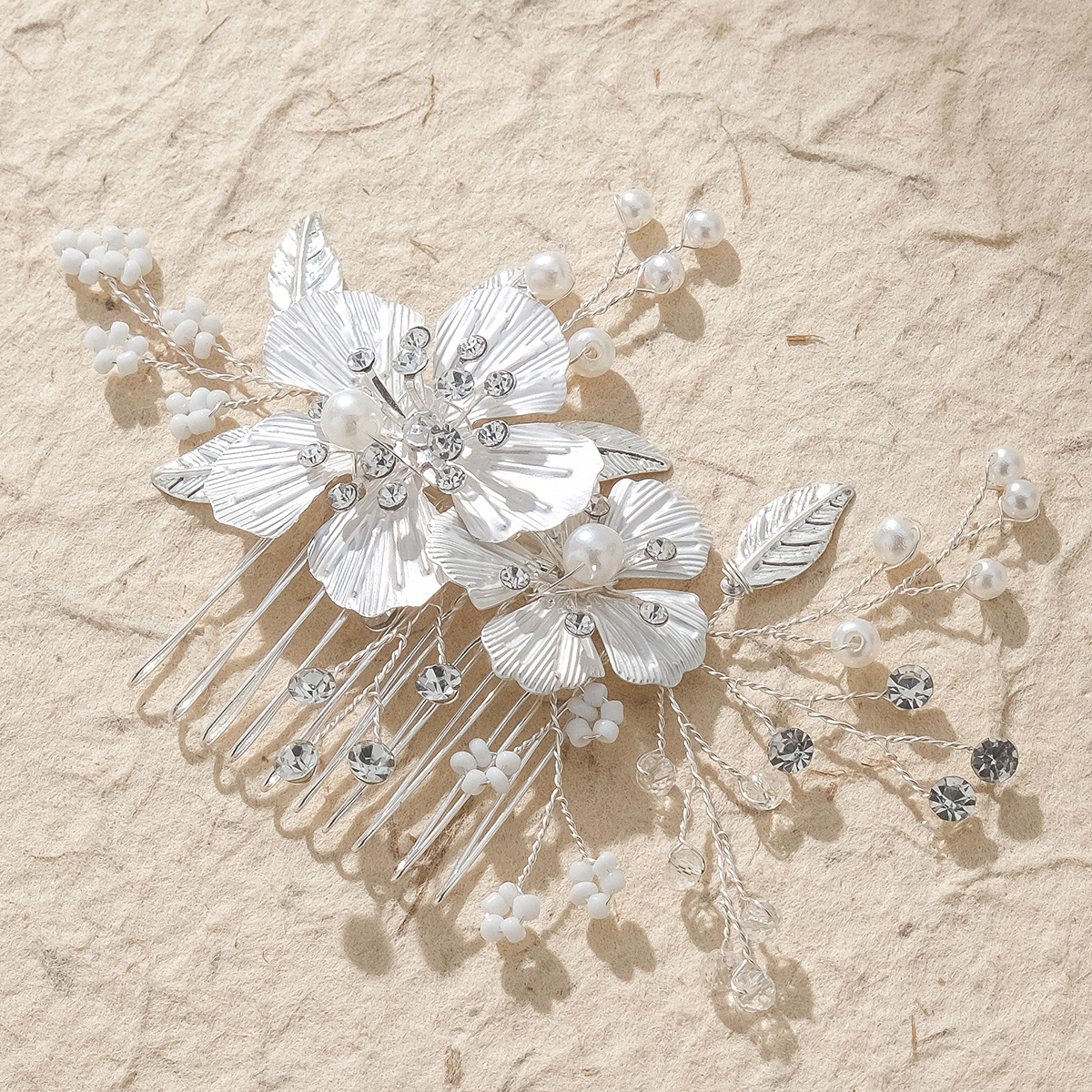 High-end bride's updo hair accessories, retro white flower pearl comb, handcrafted beaded comb, wedding dress headwear full figure