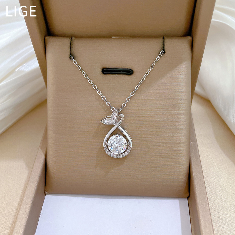 【 Titanium Steel 】 Fishtail water drop full diamond fashionable, light luxury, elegant and luxurious full diamond necklace, versatile for women, collarbone chain titanium steel Application Scenario