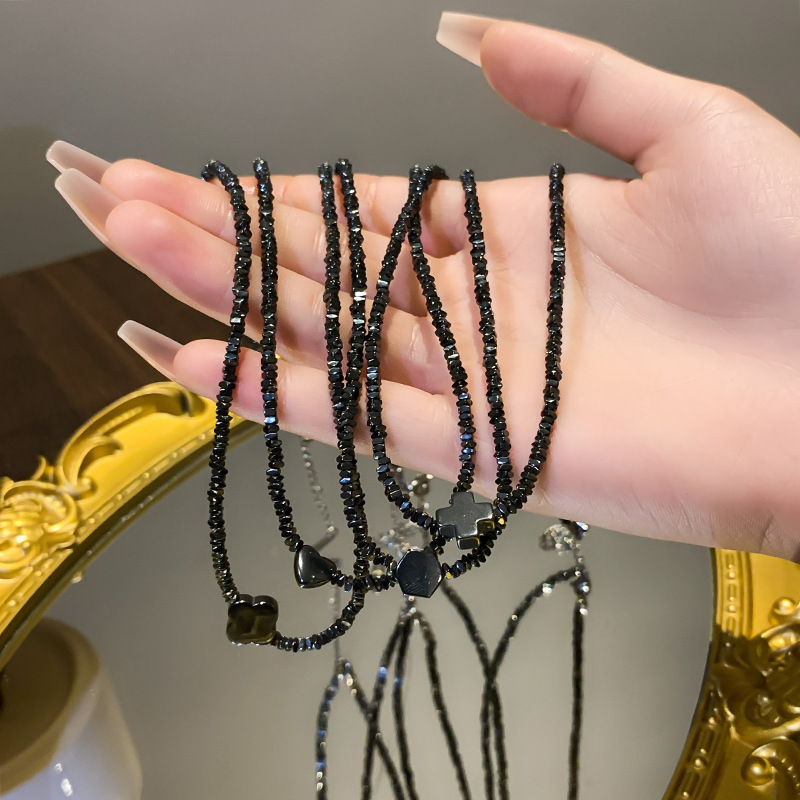 Korean-style light luxury, non-fading black silver titanium steel necklace, a niche design for women, dark series collarbone chain accessory full figure