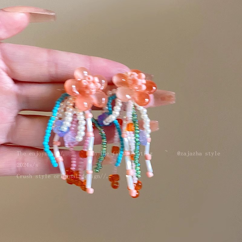 Silver needle small flower tassel beaded earrings, fairy-like vacation forest-themed niche earrings, suitable for round and round faces Application Scenario