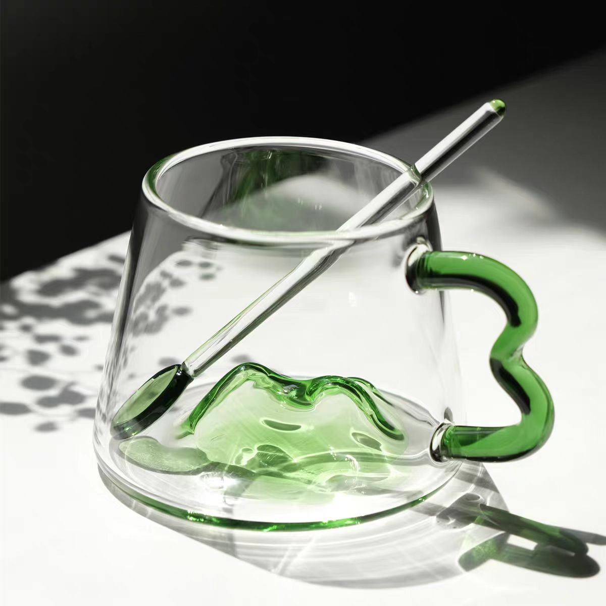 Creative three-dimensional hill glass cup with green handle, large-capacity beverage milk tea cup, Japanese Fuji mountain-shaped drinking cup full figure