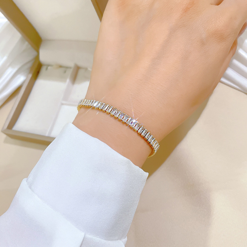 【 All-titanium Steel 】 Dongdaemun minimalist and cold style zircon super flash bracelet, a retro best friend of a female Internet celebrity details Picture