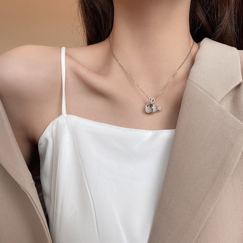 Japanese and Korean light luxury bow, cat's eye stone small gourd necklace, female Instagram personality, high-end style, Internet celebrity collarbone chain neck chain Application Scenario