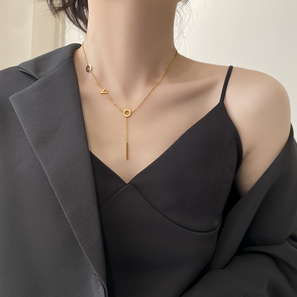 The non-fading love titanium steel necklace is a classic and versatile accessory for women, a popular collarbone chain, a niche and cold style simple accessory wholesale Specification drawing