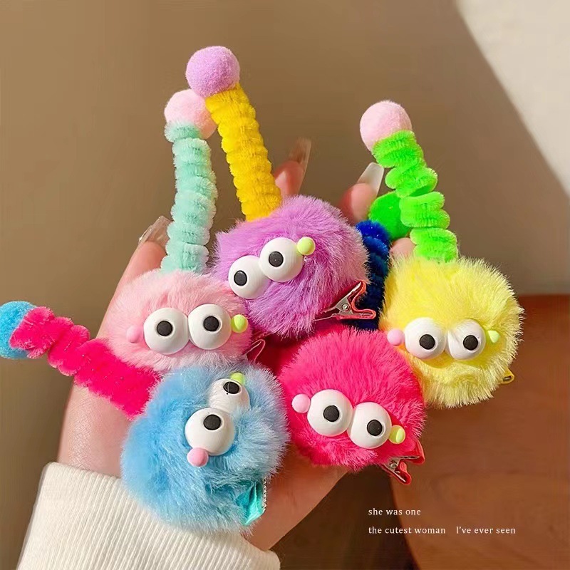 Big eyes, cute ears, pom-pom hair clips, duckbill clips, Korean-style girl's dopamine broken hair, bangs and sweet hair accessories Application Scenario