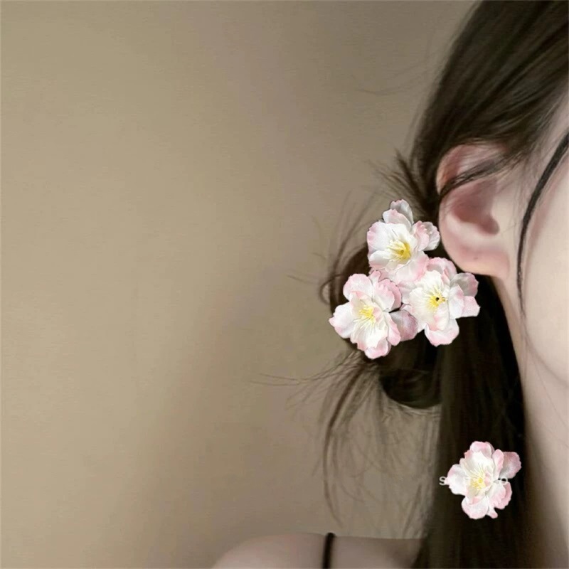 Whispering flower language! Light pink cherry blossom hairpin! Realistic flower side hairpins create an atmosphere for photo headwear and hair styling details Picture