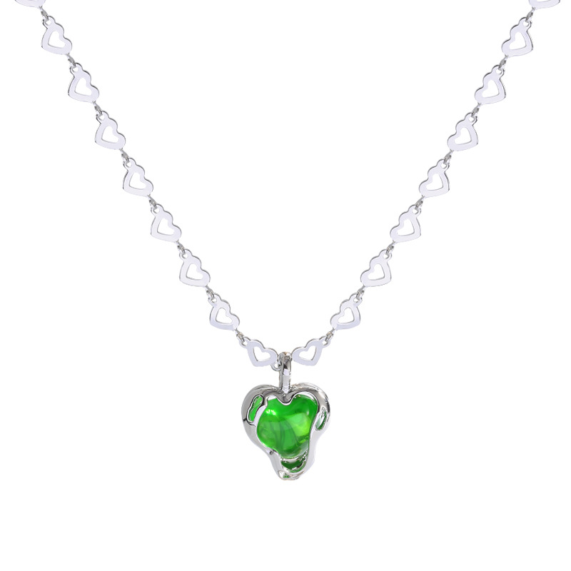 A new irregular green heart-shaped pendant necklace for women, featuring a light luxury, retro, niche and high-end design, and a collarbone chain Item Picture
