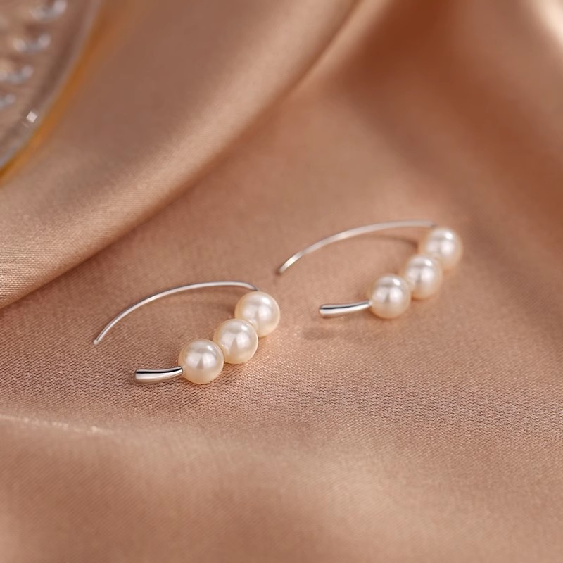 Elegant hook pearl earrings, a new bestseller in 2025, featuring simple stud earrings and a high-end, niche, and light luxury earrings for women details Picture
