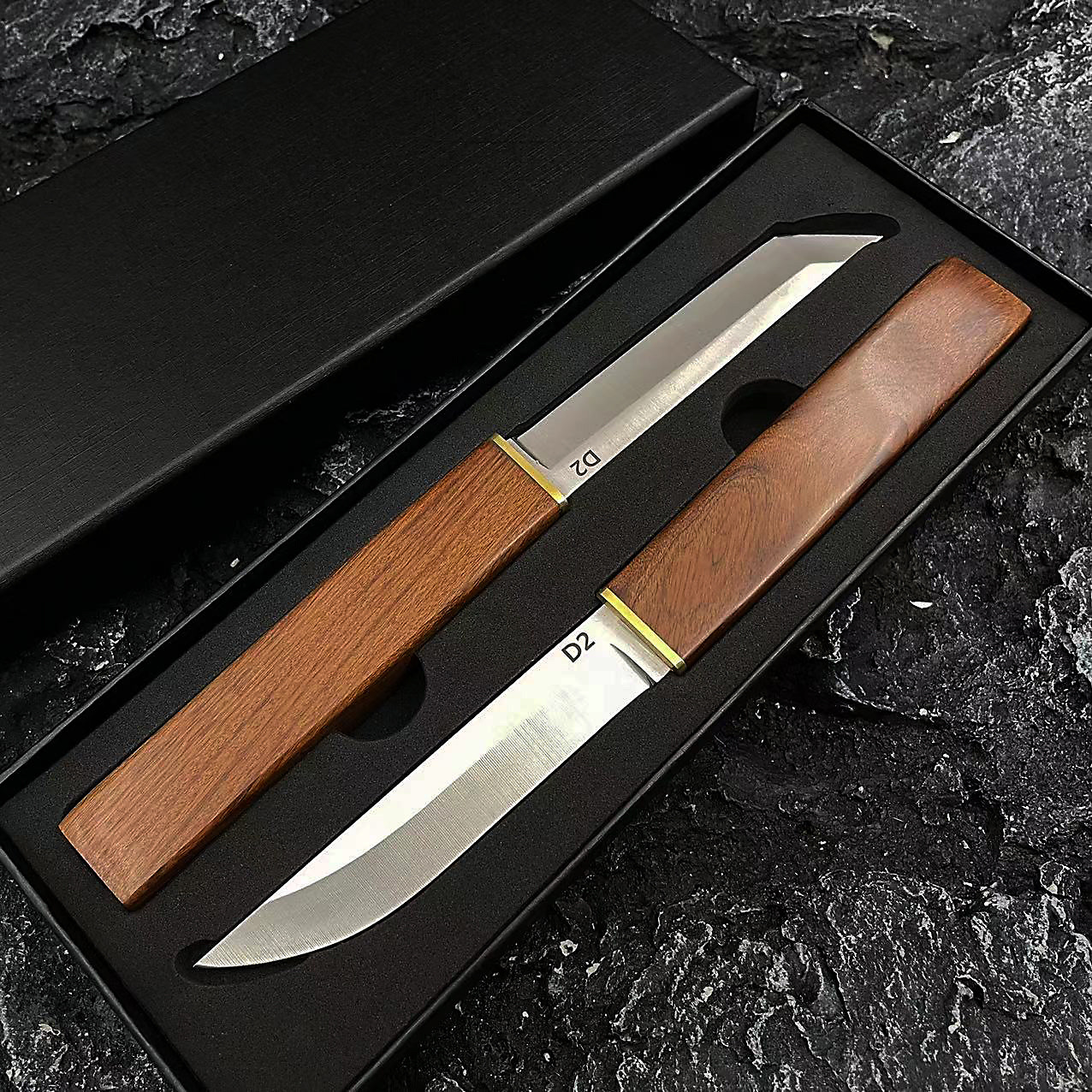 The best-selling Shuanglong Overseas D2 outdoor straight knife, an integrated steel fruit knife and meat cutter, is highly hard and sharp undefined