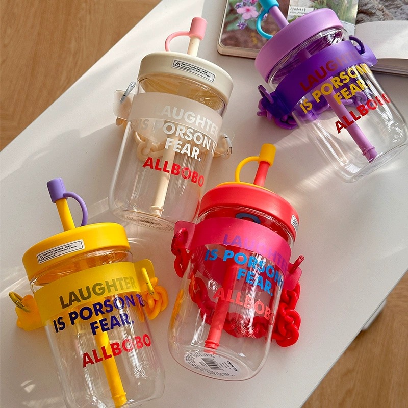 Summer girls' glass cup with dopamine, high appearance level, straw water cup, simple with chain, portable and heat-resistant coffee cup full figure