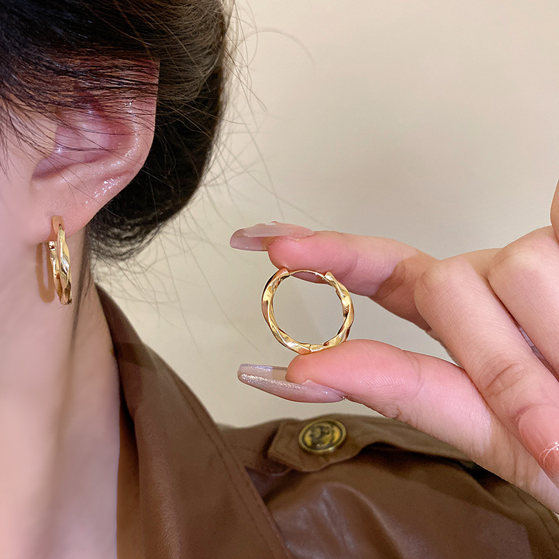 Cold style, high-end, twisted plain ear loops, women's fashion, versatile and elegant, irregular ear loops, simple earrings wholesale details Picture