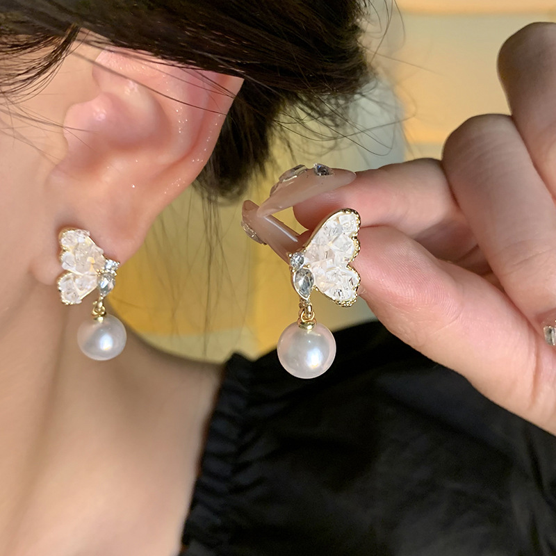 Blue crystal butterfly stud earrings, women's pearl earrings, light luxury and niche design, high-end earrings, 925 silver needle earrings details Picture