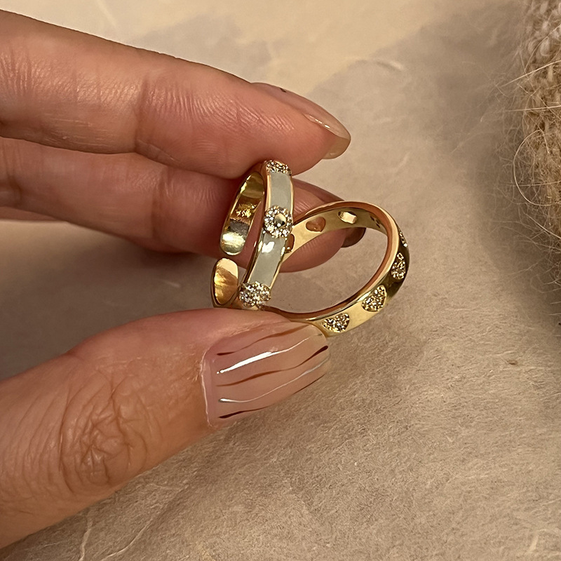 The new 2023 niche design style gray-blue color-block zircon exquisite ring with a heart-shaped hollowed-out design Application Scenario