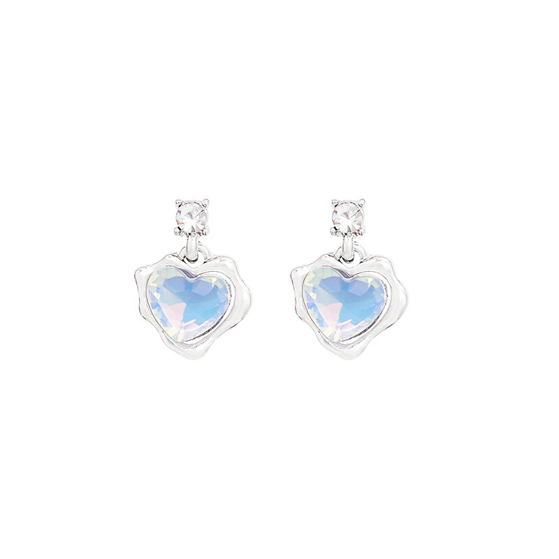 Deep blue water ripple heart-shaped stud earrings are unique, exquisite and versatile. Tassel pearl earrings are trendy and popular earrings Item Picture