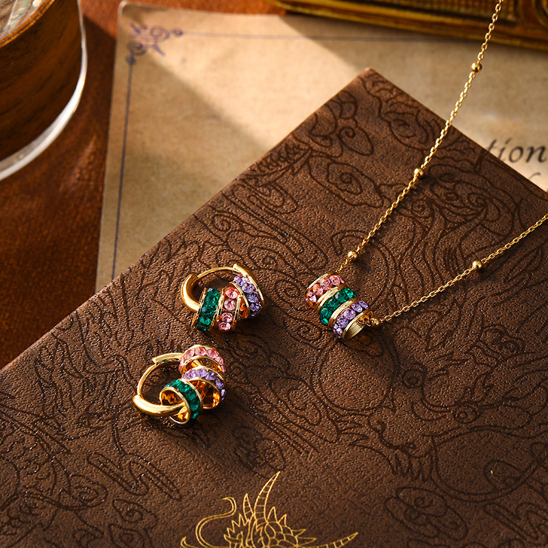 A best-selling colorful ring pendant necklace with a French retro and high-end feel, a fashionable dopamine necklace, and a niche and exquisite accessory Specification drawing