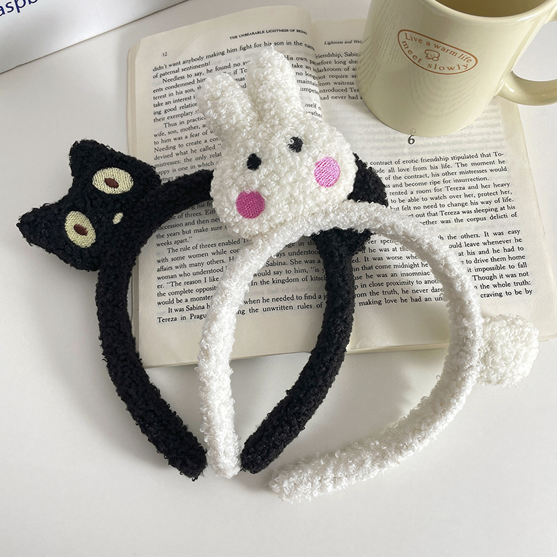 Cat-shaped plush hairband, cute cartoon facial cleansing headband for women, 2022 new anti-slip pressure hairpin, versatile for autumn and winter details Picture