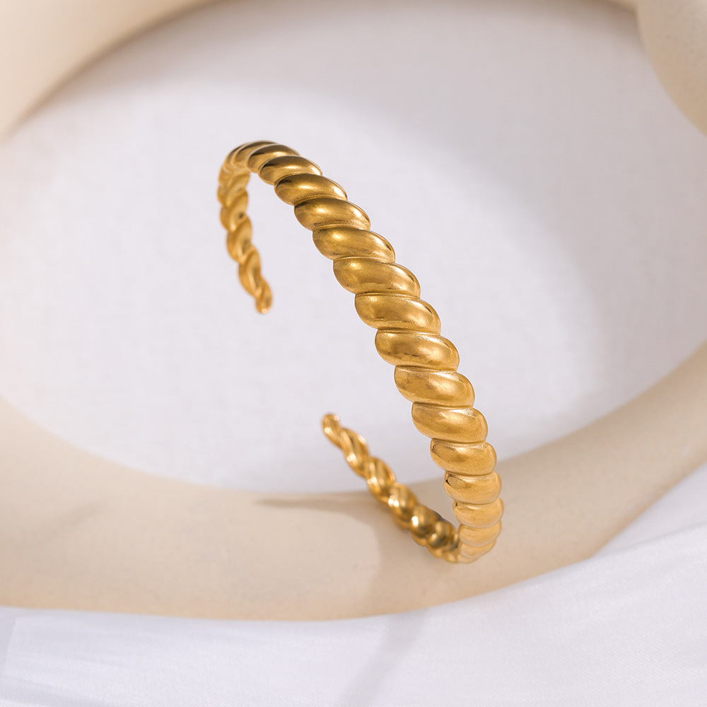 Cross-border European and American titanium steel bracelet for women, no color fading, adjustable, exaggerated and high-end women, open stainless steel bracelet bracelet full figure