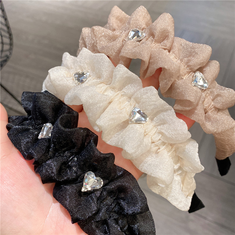 The new bubble-yarn pleated hair band, heart-shaped shiny rhinestone pressure hair band, exudes a sense of elegance and sophistication. Solid color hair clips and hair accessories details Picture