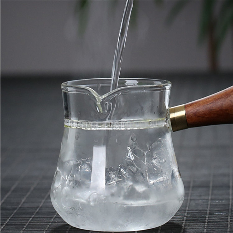 Boya wood crescent-shaped glass fair cup side handle public cup tea dispenser thickened tea tray high-temperature resistant Gongfu tea set Specification drawing