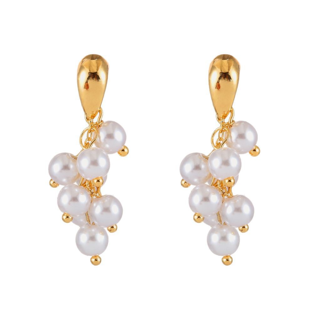 Cold and elegant grape string pearl earrings for women, French light luxury and high-end style, tassel earrings, gentle and high appearance level earrings Item Picture