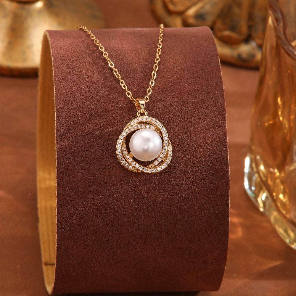 Simple and light luxury style titanium steel necklace, non-fading, niche design, high-end feel, geometric pendant, elegant collarbone chain wholesale details Picture
