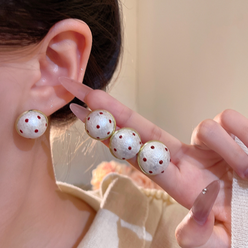 Versatile and elegant polka dot pearl stud earrings, a niche retro new Chinese style unique whitening silver needle stud earrings for women details Picture