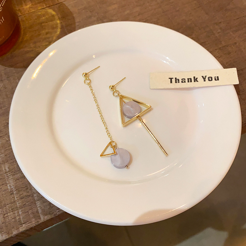 Asymmetrical triangular long tassel stud earrings, a unique and light luxury geometric earrings with a cold and unique design sense for women Specification drawing