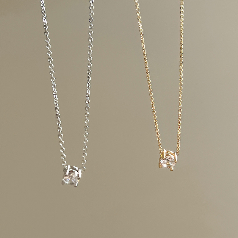 A light luxury French high-end 18K gold diamond-encrusted fine necklace for women, an exquisite, niche, fashionable and simple style collarbone chain Item Picture