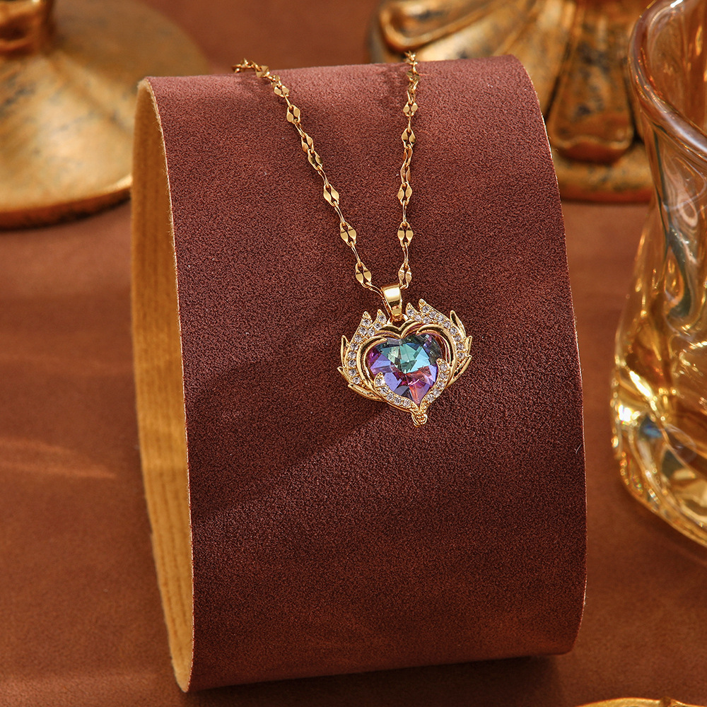 Cross-border best-selling butterfly titanium steel necklace for women, studded with diamonds, exudes an exquisite and light luxury feel. It is a diamond-encrusted collarbone chain accessory that does not fade Specification drawing